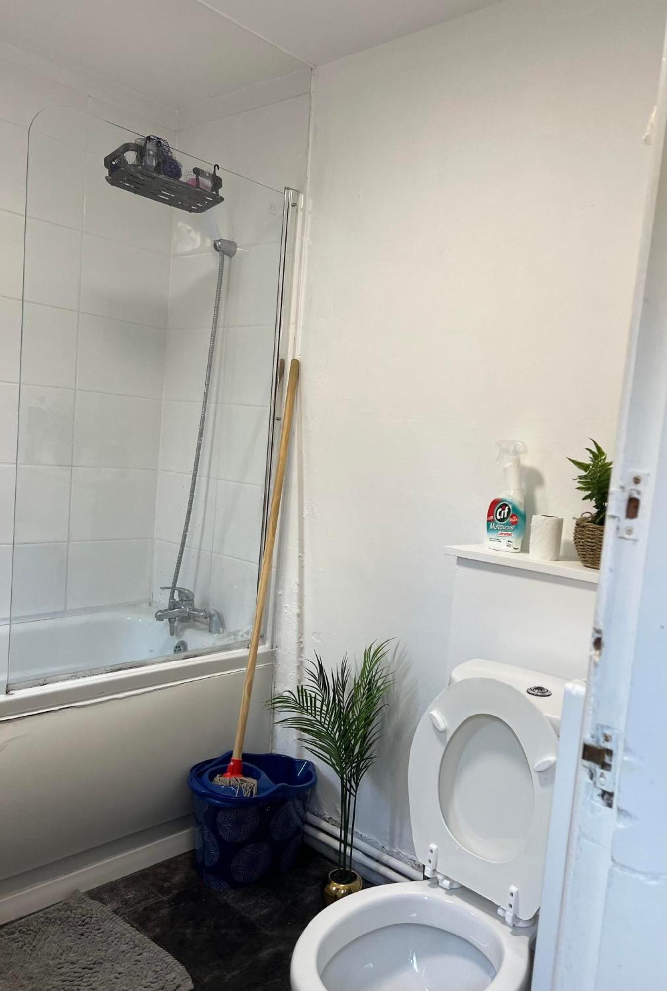 H & F Realty 2 * Stoke-on-Trent