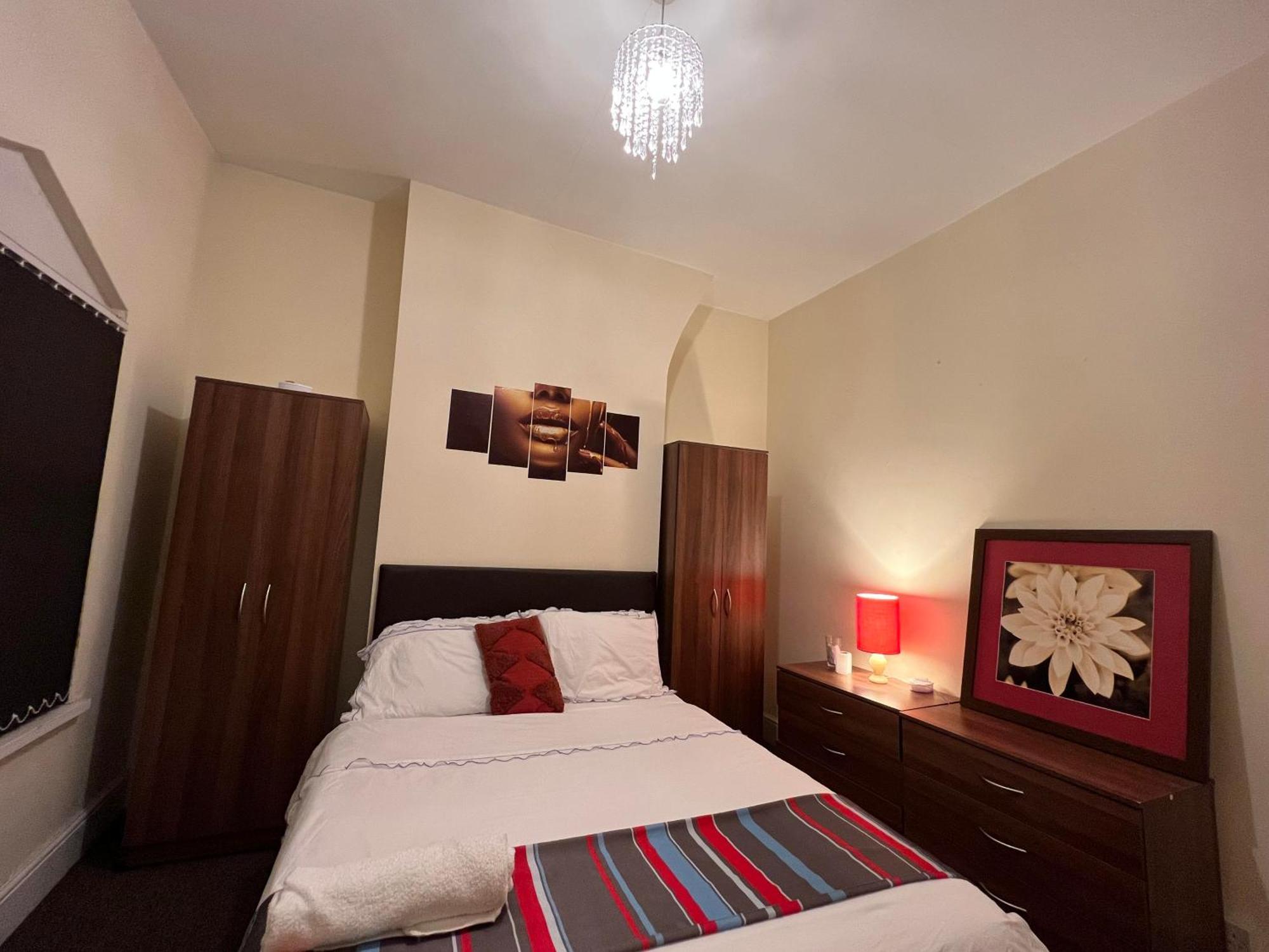 H & F Realty 2 Homestay Stoke-on-Trent